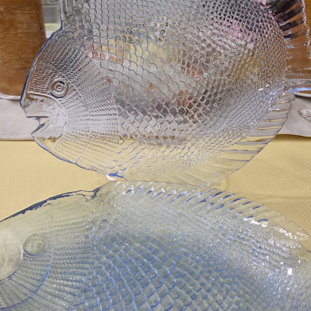 Transparent Fish-Shaped Glass Plate